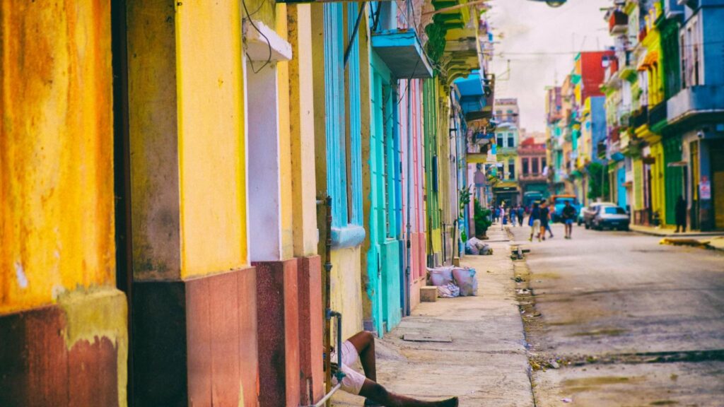 Cuba_l_Avana_capitale_colori
