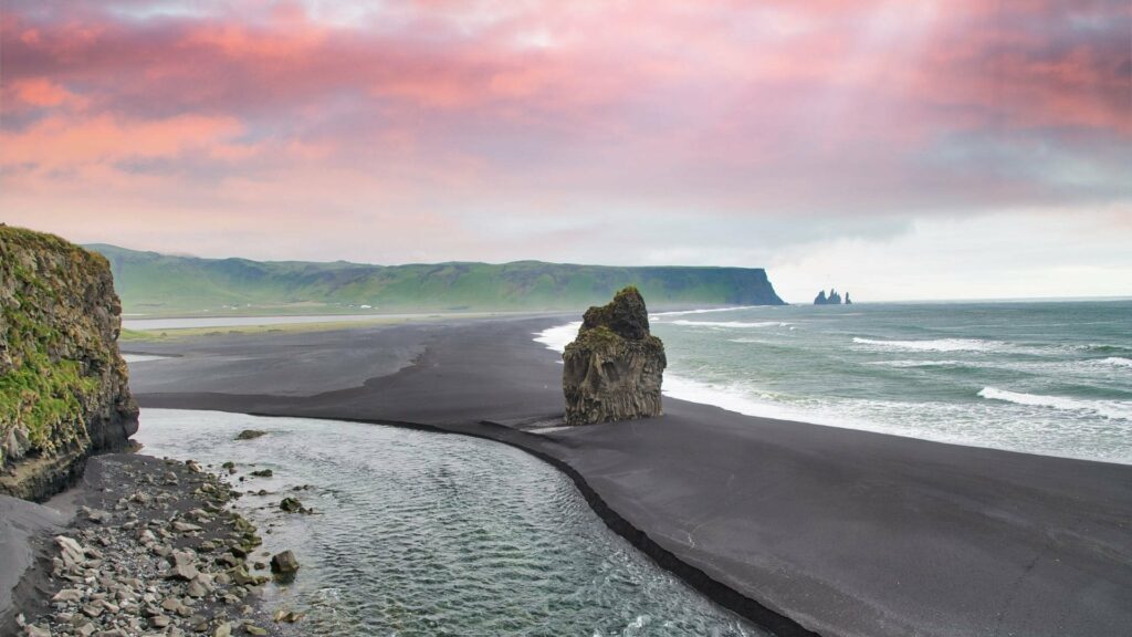 Islanda spiaggia nera di Reynisfjara
