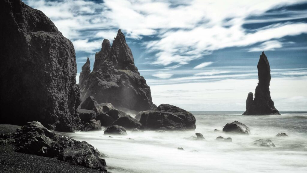 Islando_Reynisfjara_spiaggia_sabbia_nera