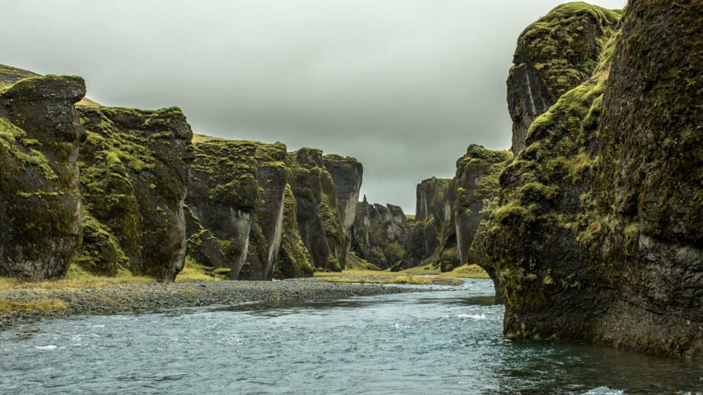 Islanda _ Canyon di Fjaðrárgljúfur