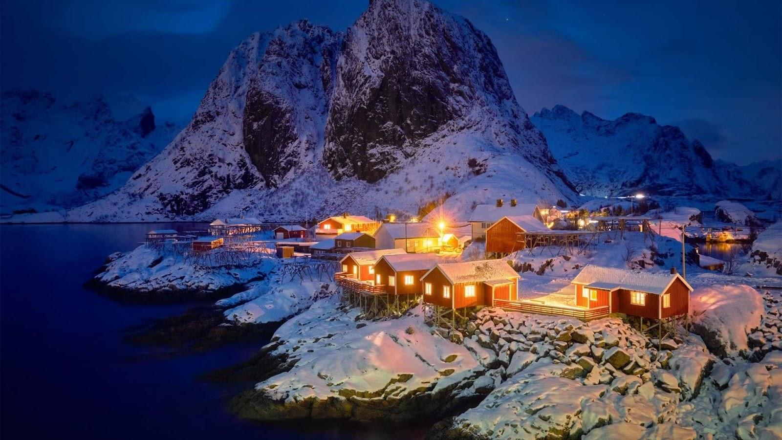 Villaggio coperto di neve nella Norvegia Antica