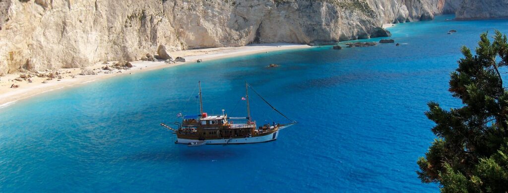 boat lefkas island_islandhopping greece_family cruise_sharewood