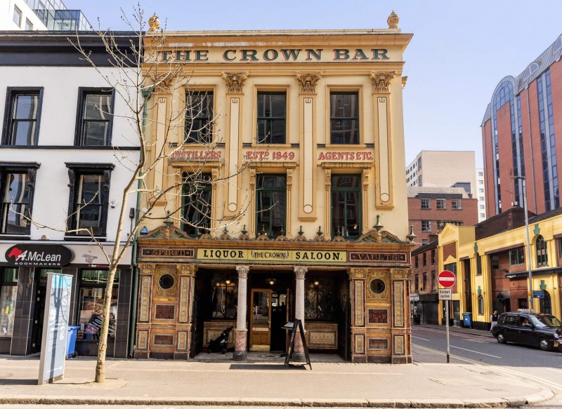 entrance_to_the_crown_liquor_saloon_belfast_sharewood